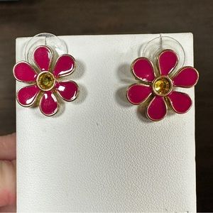 PINK FLOwER EARRINGS GOLD YELLOW MIDFLE STONE